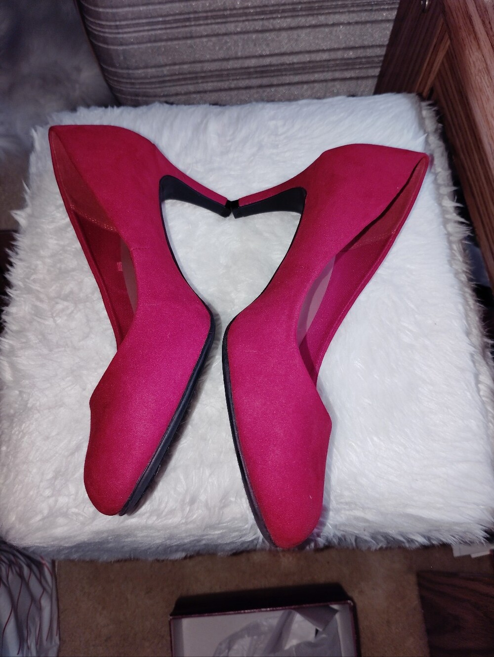 Dexflex Comfort (Payless) red suede pumps 8 wide - Picture 5 of 8